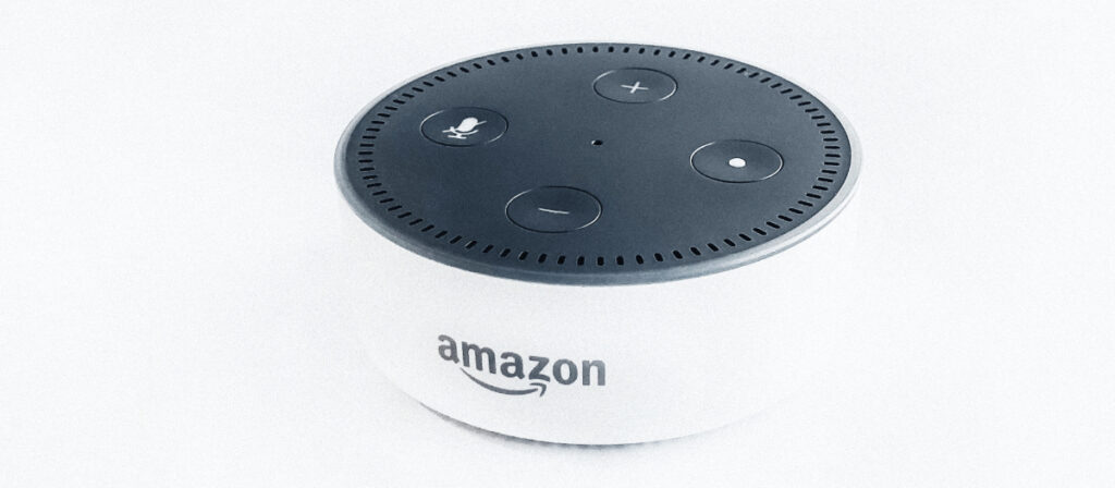 Amazon Alexa Gerät in weiß